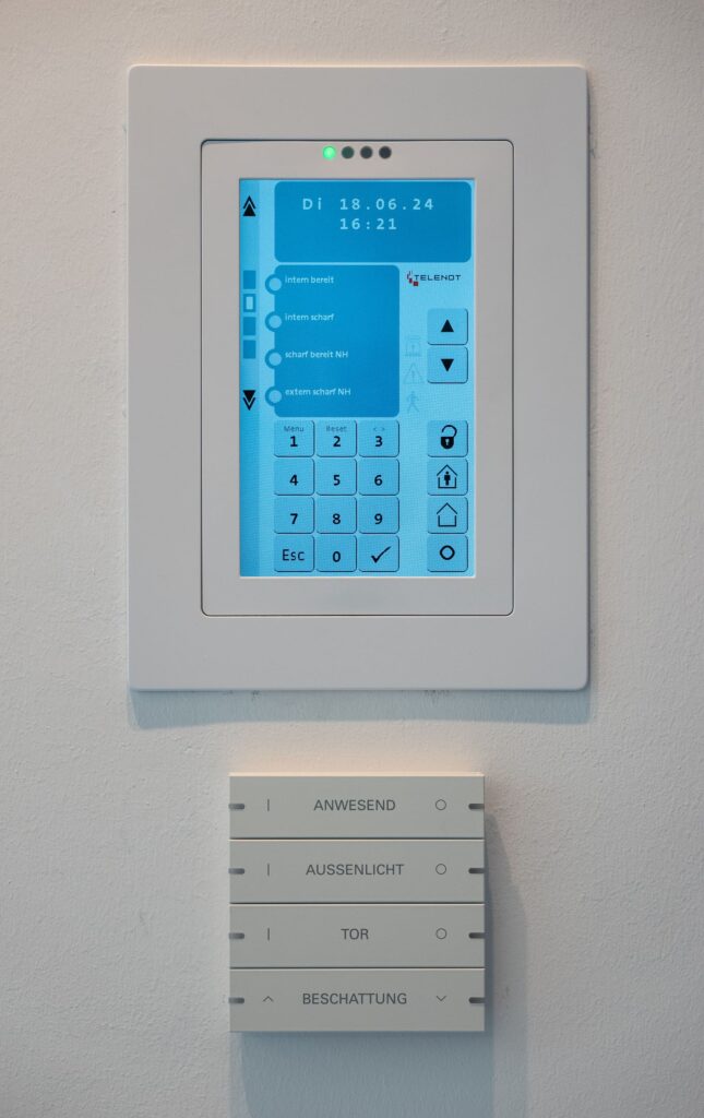 Projektreferenz, Wohnbau, Villa A, Bedieneinheit Wand